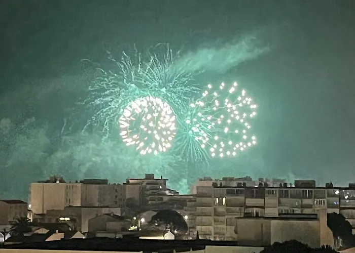 Panoramic View, Quiet, Modern, Wi-fi, Parking 아파트 카네트