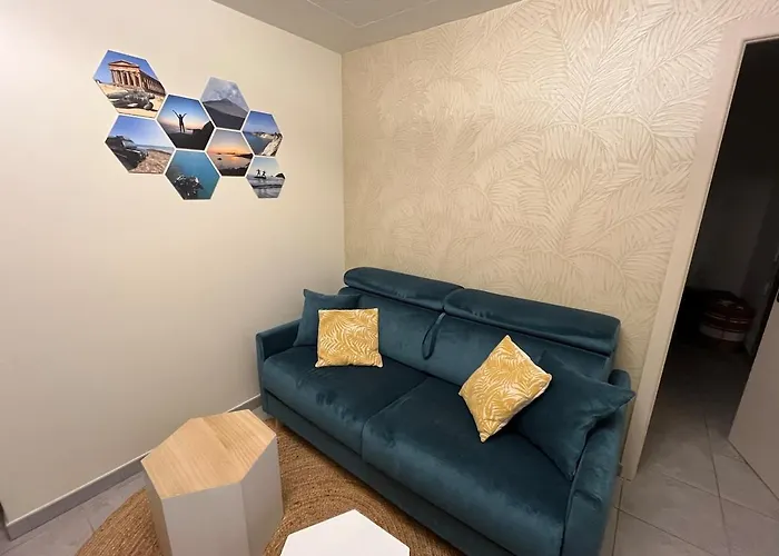 Panoramic View, Quiet, Modern, Wi-fi, Parking *