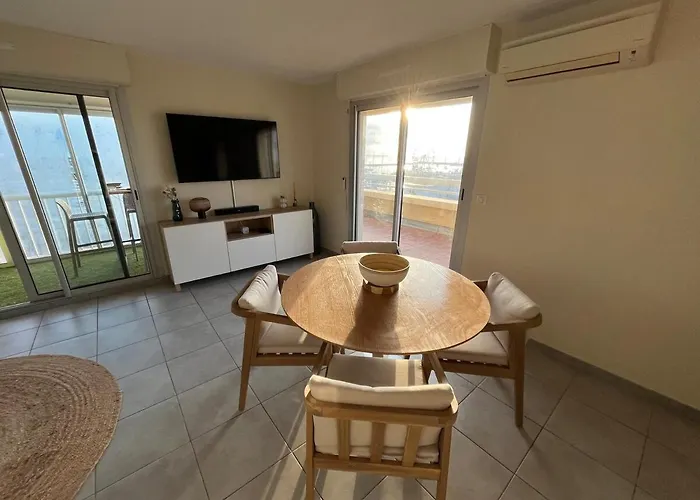 Panoramic View, Quiet, Modern, Wi-fi, Parking *